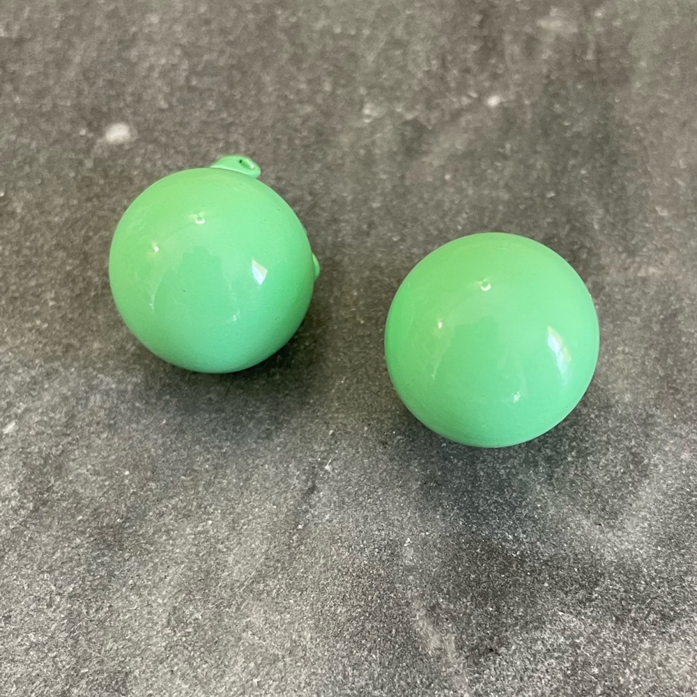 Vintage 60s Green Enamel Clip-On Earrings - Picture 3 of 15